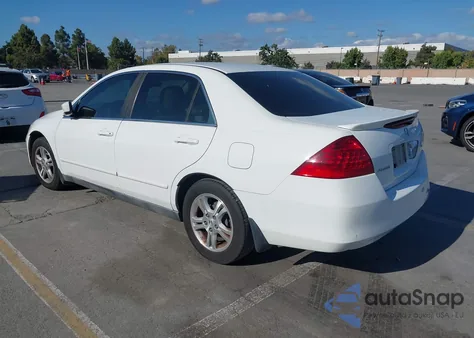 2006 Honda Accord 2.4 Lx z USA, uszkodzony, nr VIN 1HGCM56486A024057